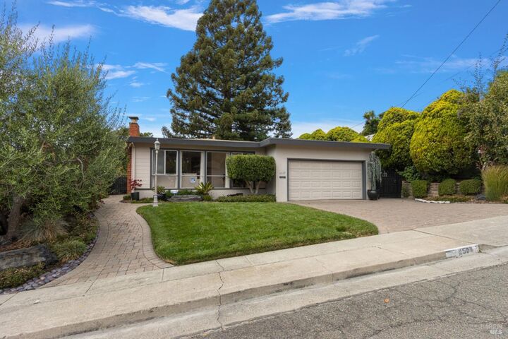 Property Photo: 4508 Whitecliff Way CA 94803