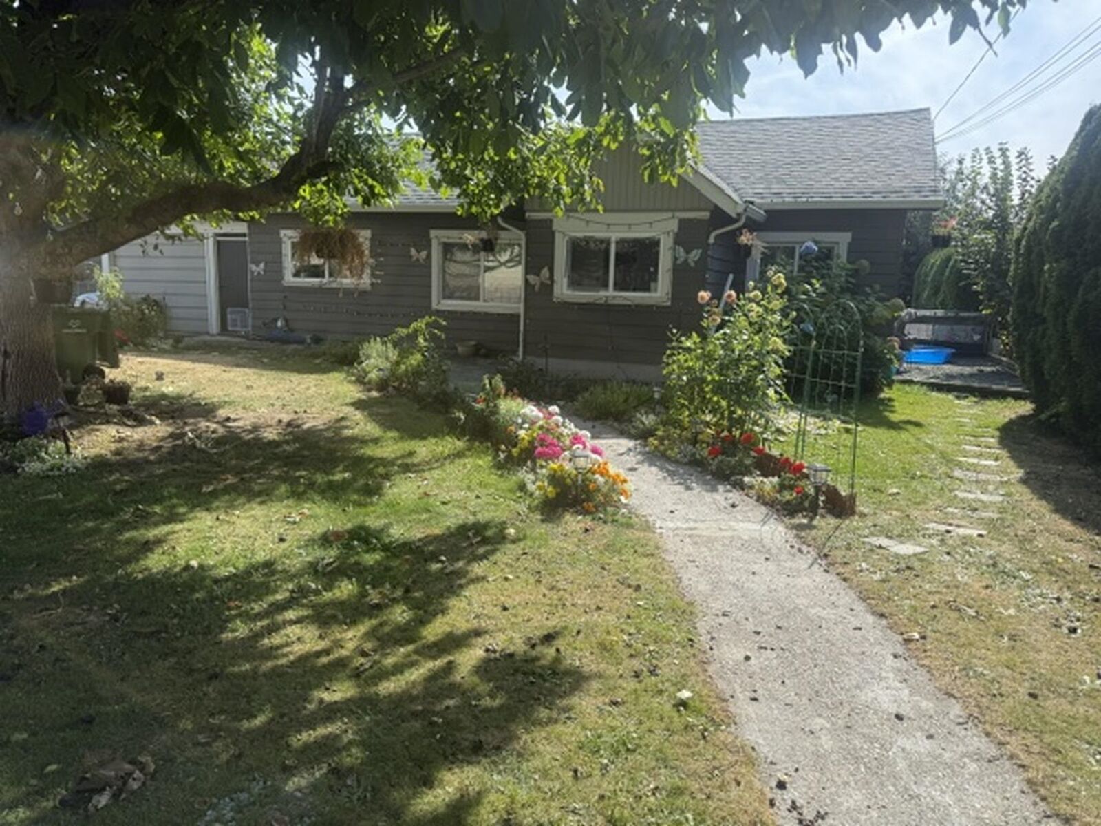 Property Photo:  46612 Maple Avenue  BC V2P 2K2 