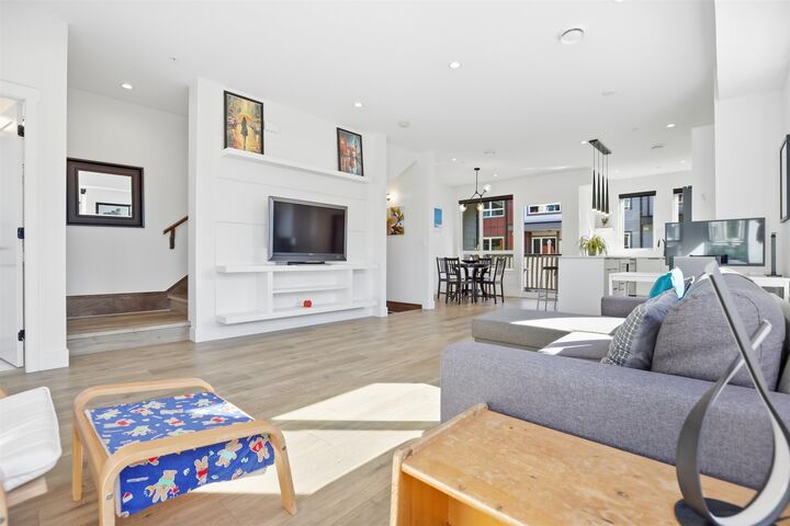 Property Photo: 11851 232 Street 38 BC V2X 6S8