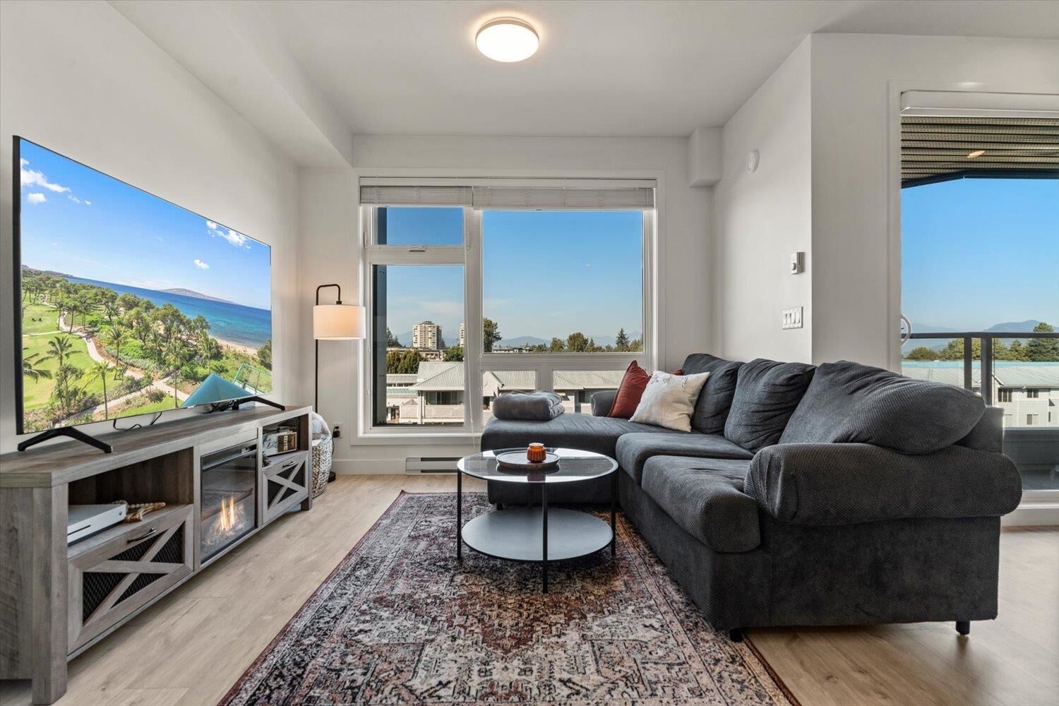 Property Photo: 32838 Landeau Place 414 BC V2S 0M6