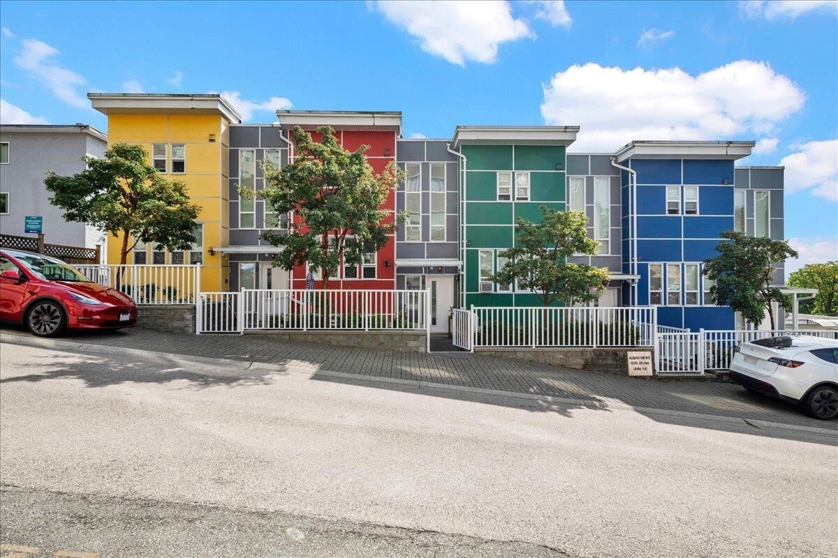 Property Photo:  1209 Fourth Avenue 6  BC V3M 1T8 