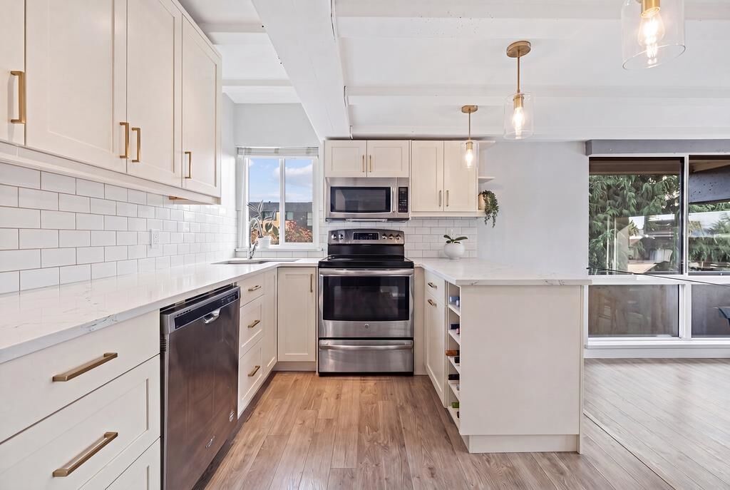 Property Photo:  341 Mahon Avenue 201  BC V7M 3E1 