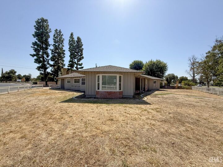 Property Photo: 916 Oak Avenue CA 93280