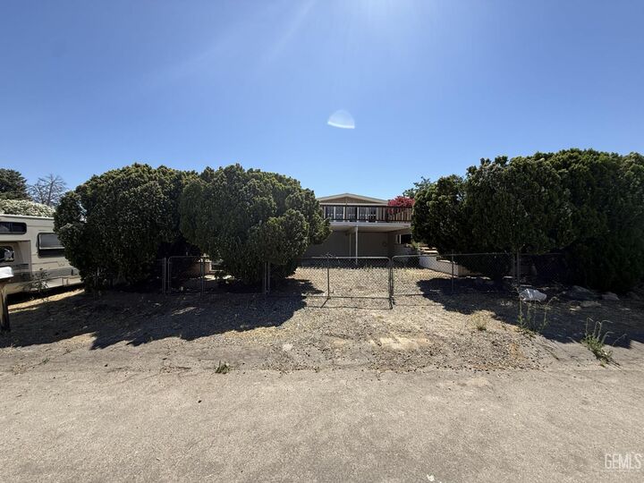 Property Photo:  5024 Shawnee Drive  CA 93283 