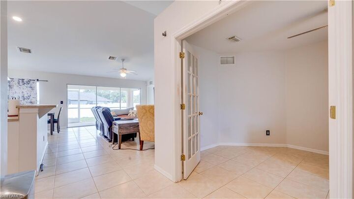 Property Photo:  1406 NE 10th Ln  FL 33909 