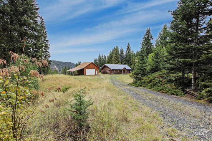 Property Photo: 2926 Wells Bench Road ID 83544