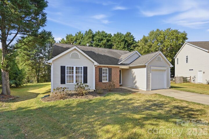 Property Photo: 9100 Royal Highlands Court NC 28277
