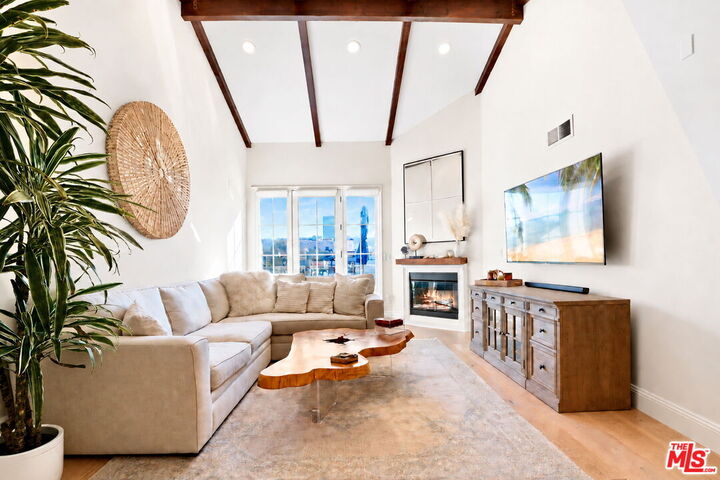 Property Photo: 10618 Woodbridge St, Unit 304 CA 91602