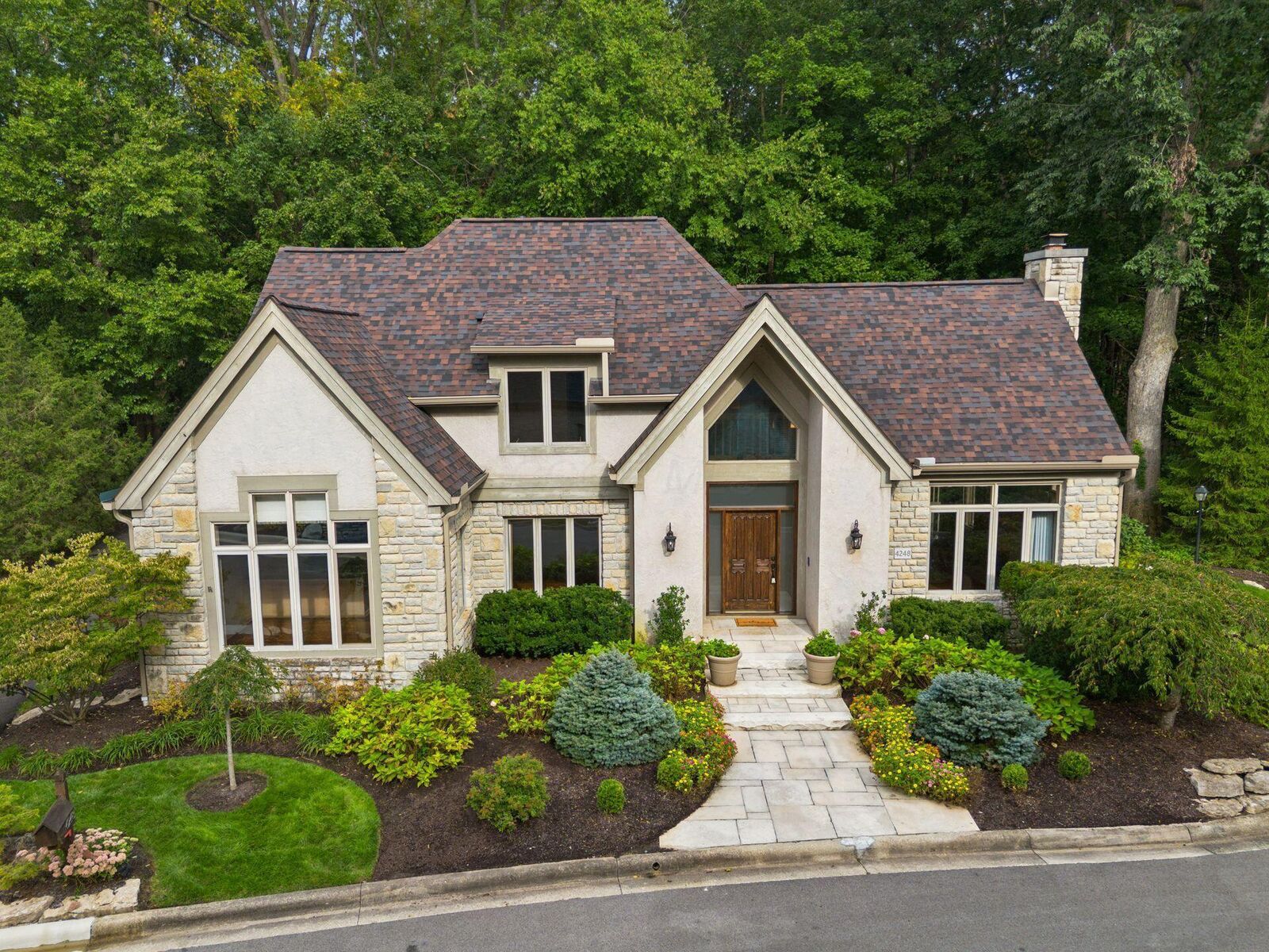 Property Photo: 4248 Westleton Court OH 43221