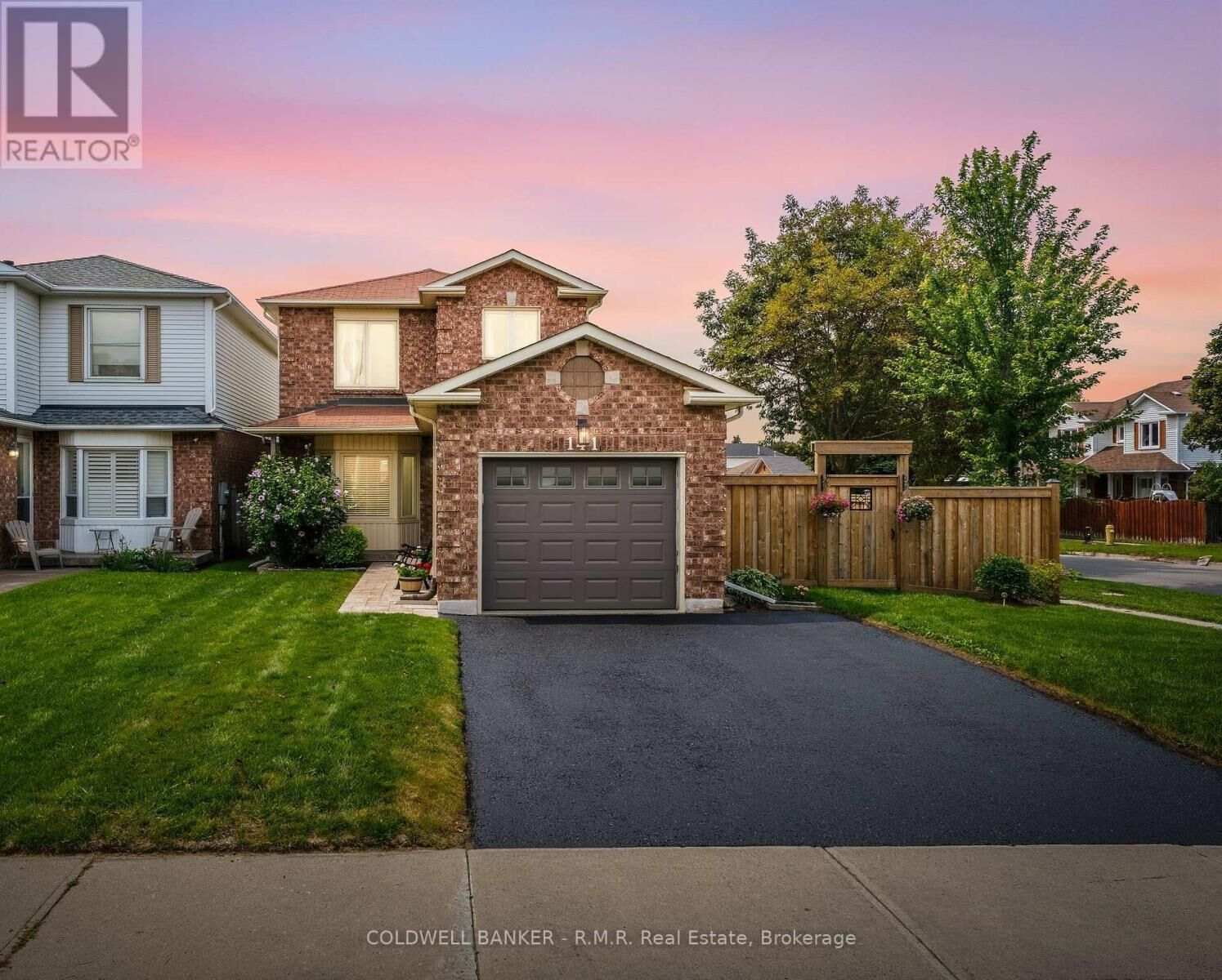 Property Photo:  141 Poolton Crescent  ON L1E 2H6 