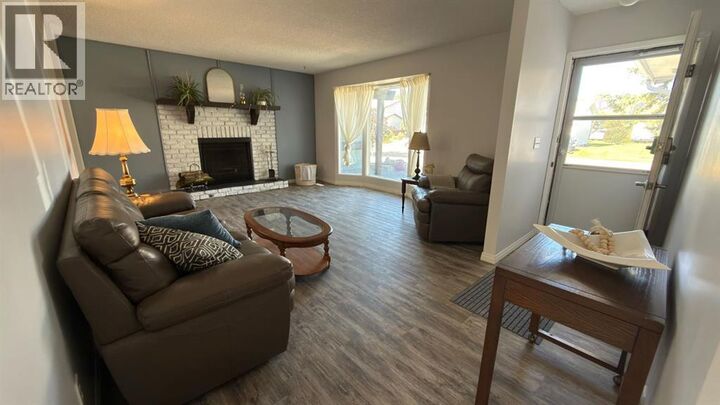 Property Photo:  307 6 Avenue West  AB T0J 1P0 