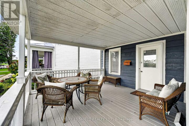 Property Photo:  427 Water Street West  ON K6J 1A6 