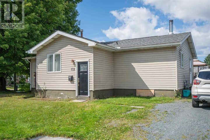 Property Photo:  151 Chicora Cres  ON P6A 5T1 