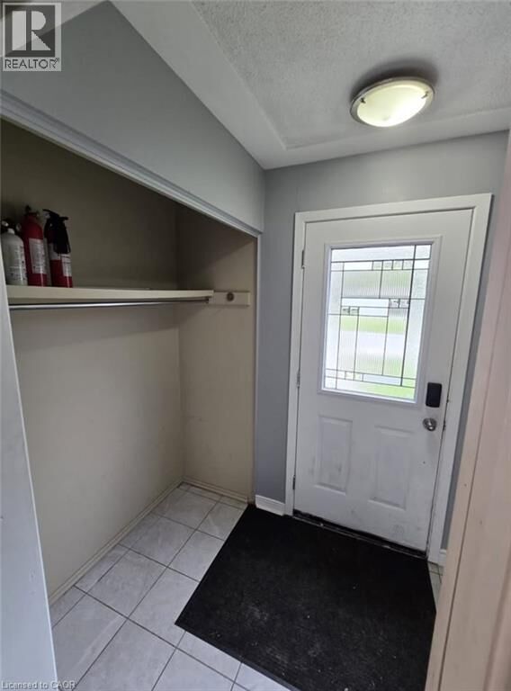 Property Photo:  409 Castlegrove Place Room 3  ON N6G 1L1 