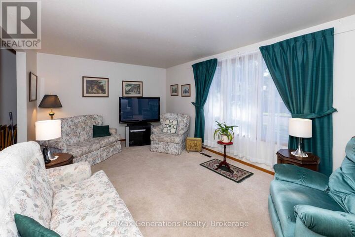 Property Photo: 235 Maple Avenue ON P7B 4V6