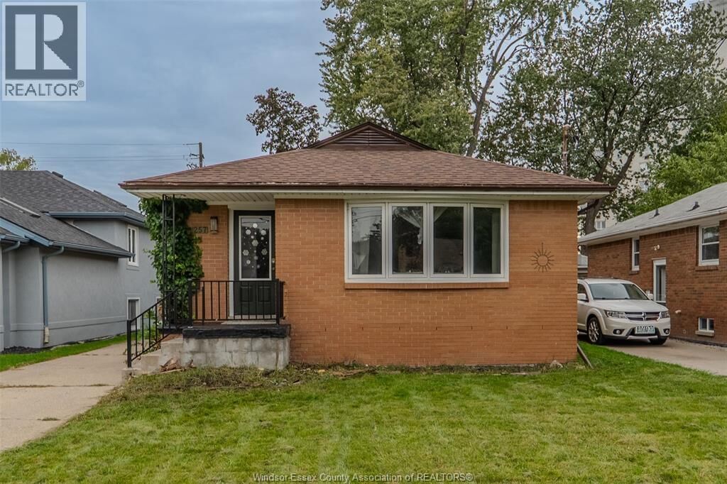 Property Photo:  257 Dieppe Street  ON N8S 3V1 