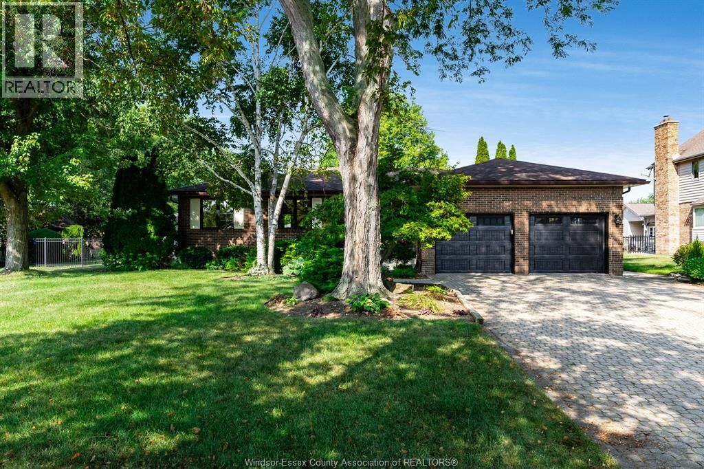 Property Photo:  105 Pointe West Drive  ON N9V 3P1 