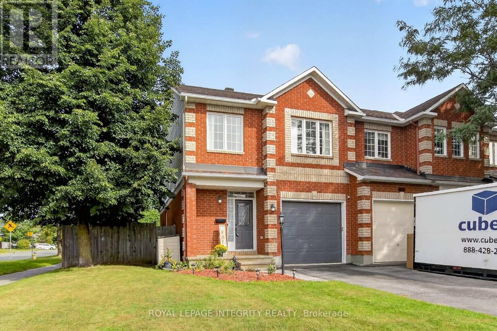 Property Photo:  1 Chantilly Gate  ON K2S 2B2 