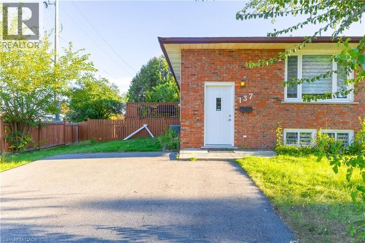 Property Photo:  137 Nickolas Crescent  ON N3C 3L7 