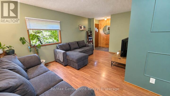 Property Photo: 230 Secord Street ON P7B 3E5