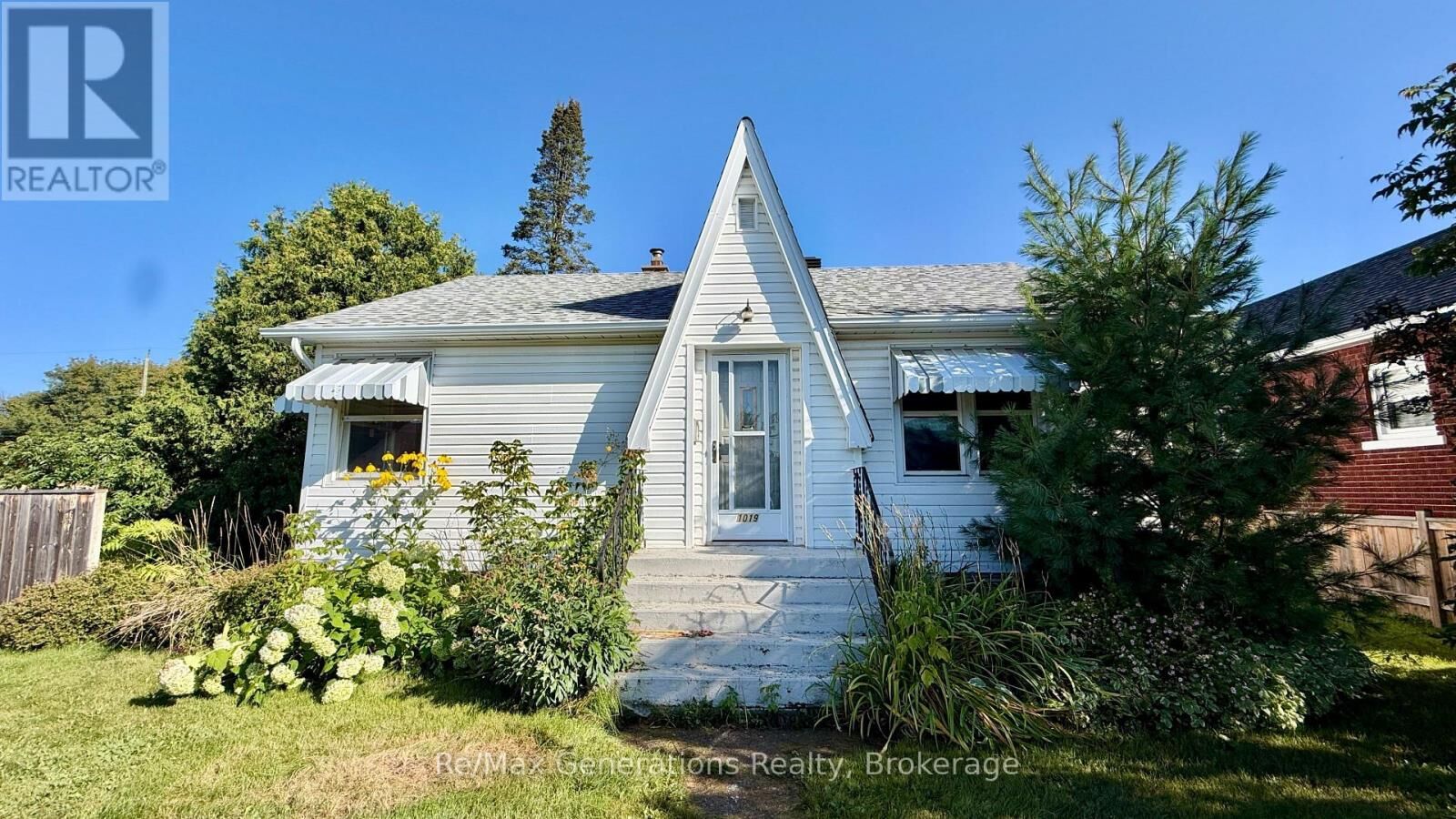 Property Photo: 1019 Francis Street West ON P7E 4E8