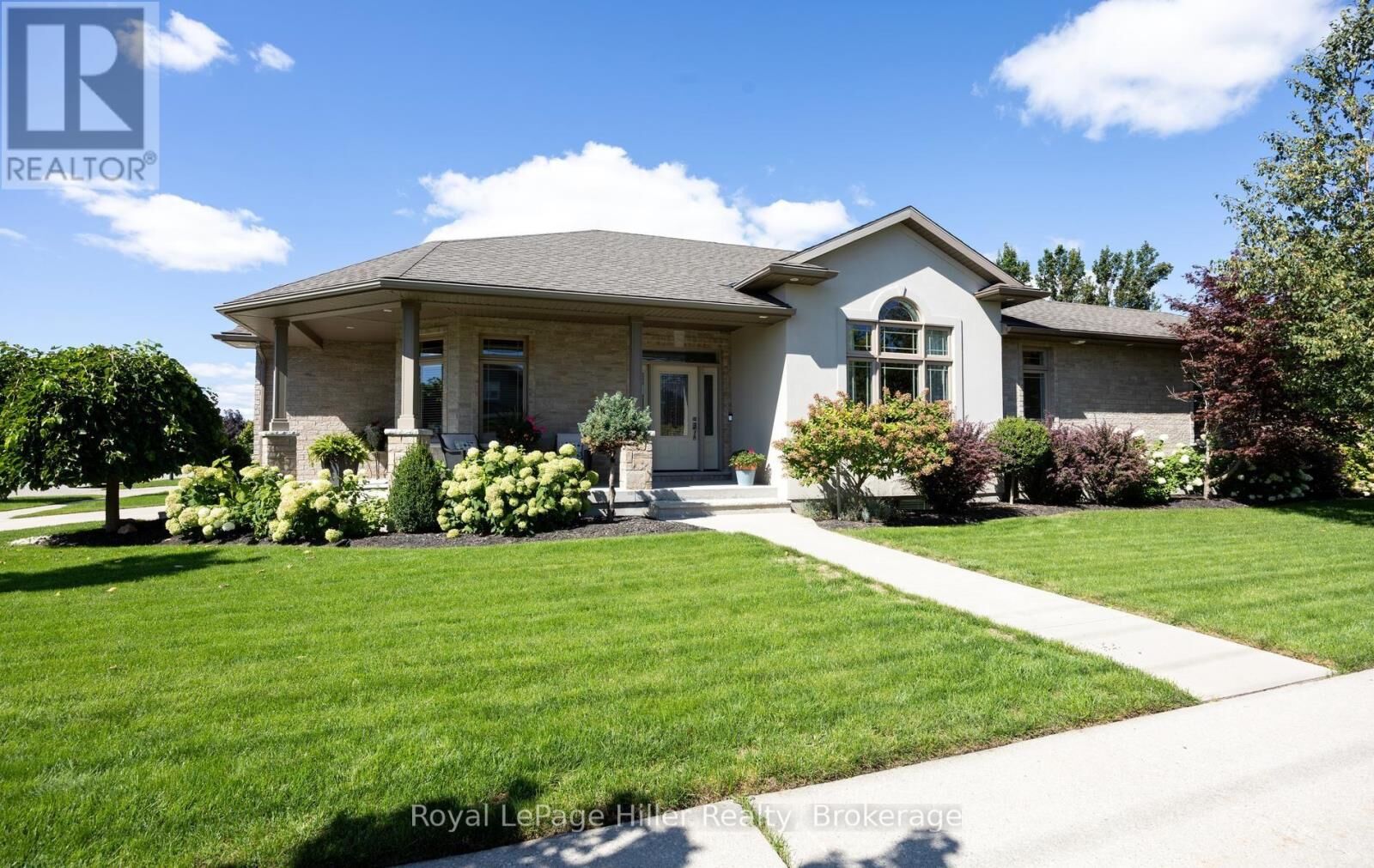 Property Photo:  2 Findlay Place  ON N5A 0A7 