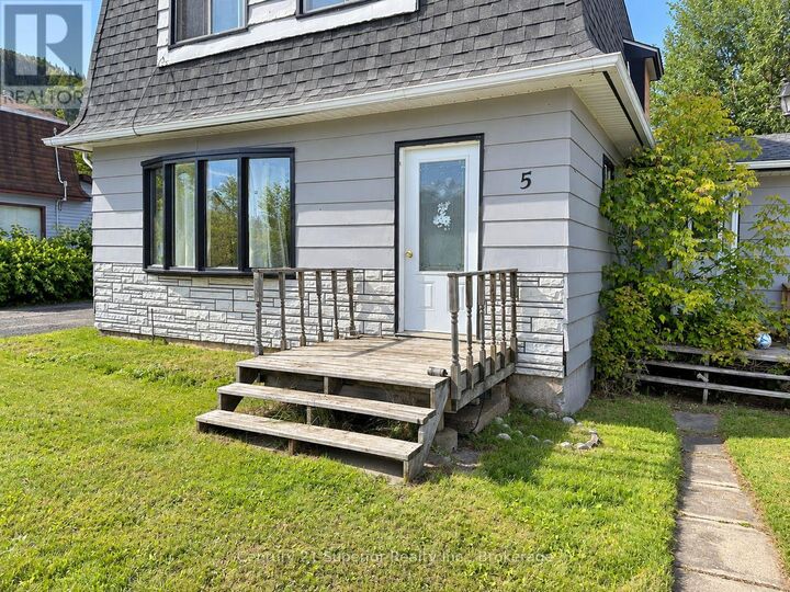 Property Photo: 5 Steele Avenue ON P0T 2P0