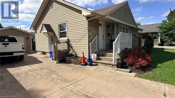 Property Photo:  12 Roseland Avenue  ON L2M 5Z2 