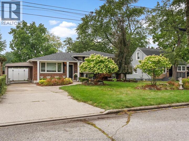 Property Photo:  4113 Roseland Drive East  ON N9G 1Y5 