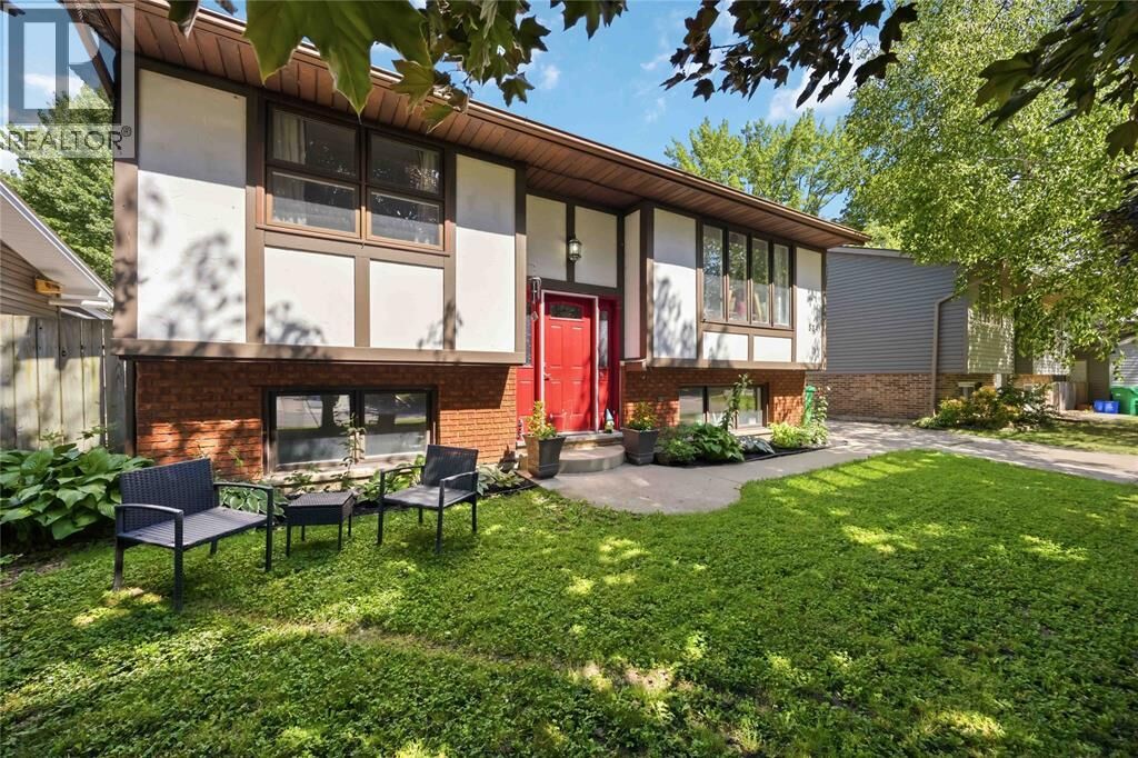 Property Photo:  534 Tom Street  ON N0N 1R0 