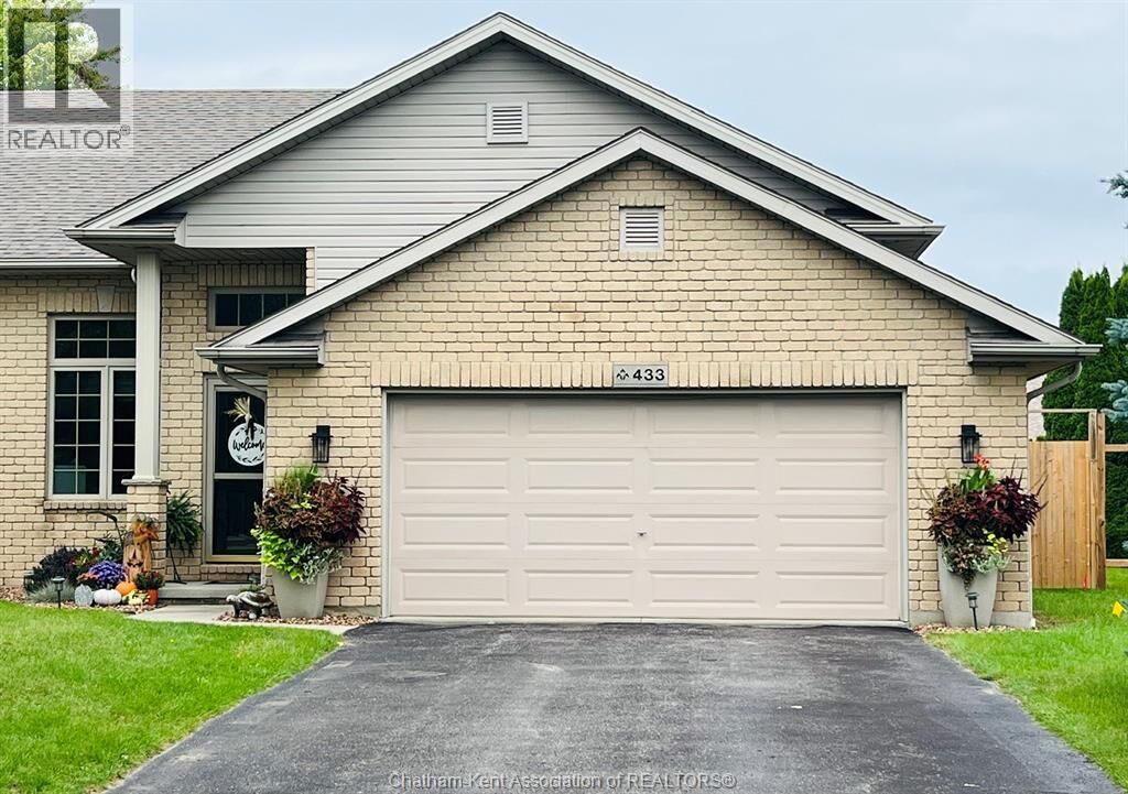 Property Photo: 433 Keil Trail North ON N7L 5R2