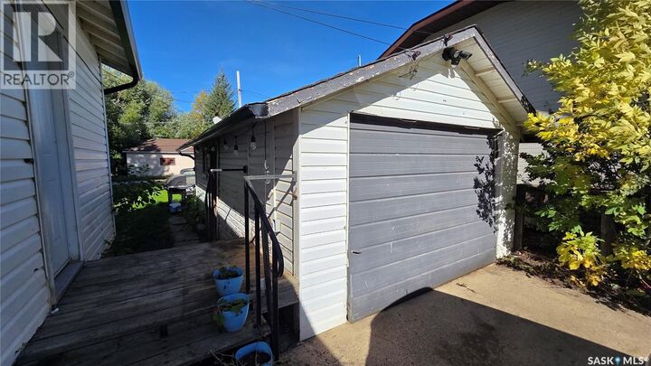 Property Photo: 903 103rd Avenue SK S0E 1T0