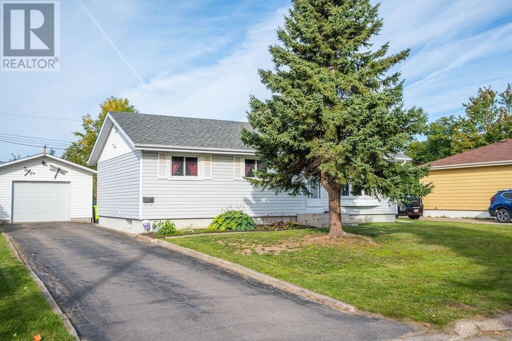 Photo de la propriété:  131 Allard St  ON P6B 5G3 
