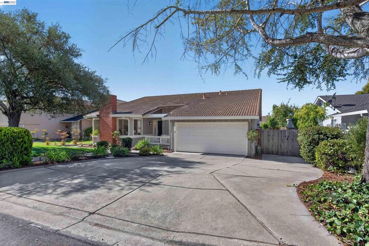 Property Photo: 40361 Loro Pl CA 94539