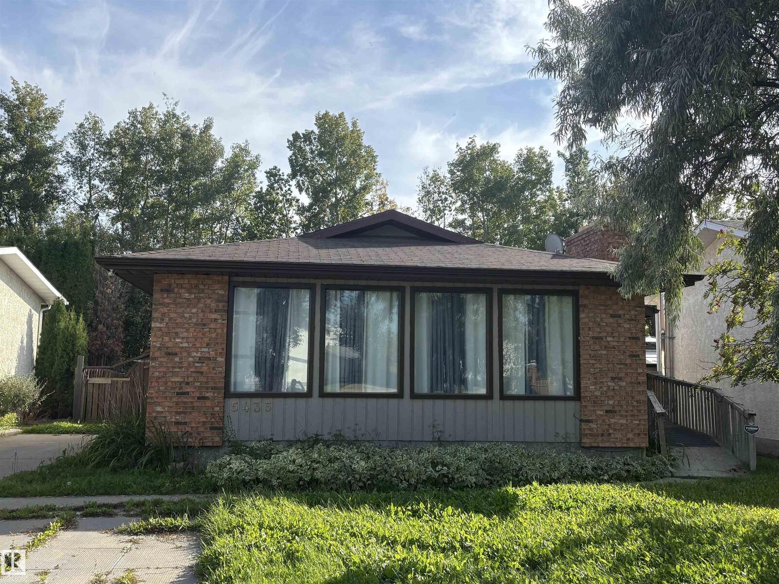 Property Photo: 5435 43 Avenue AB T7A 1K4