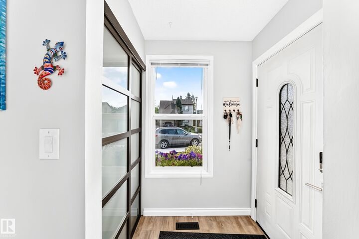 Property Photo:  5620 93A Avenue NW  AB T6B 2K7 