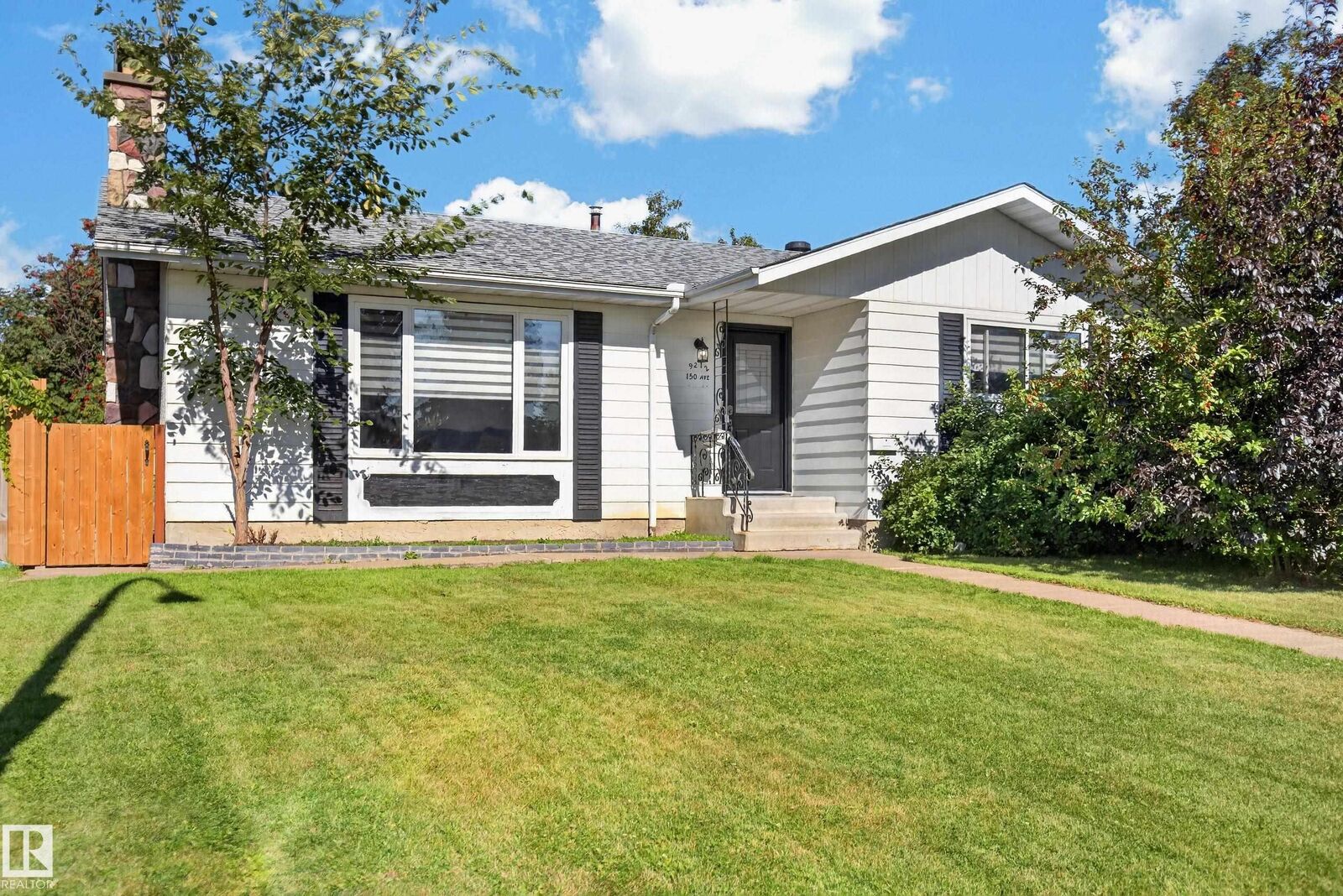 Property Photo:  9212 150 Avenue NW  AB T5E 2N6 