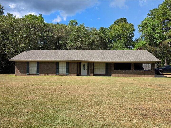 Property Photo:  111 Navarro Court  LA 71457 