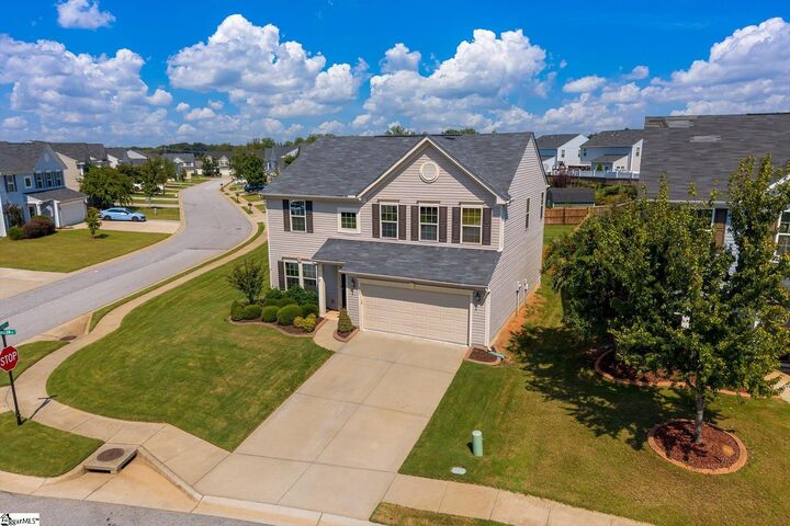 Property Photo: 901 Deephallow Place SC 29651-7313
