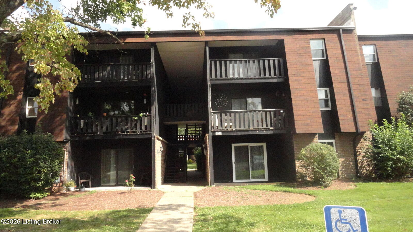 Property Photo: 3503 Lodge Ln Apt 307 KY 40218