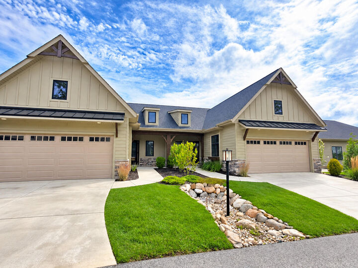 Property Photo: 1918 W Woodglen Circle IN 46383