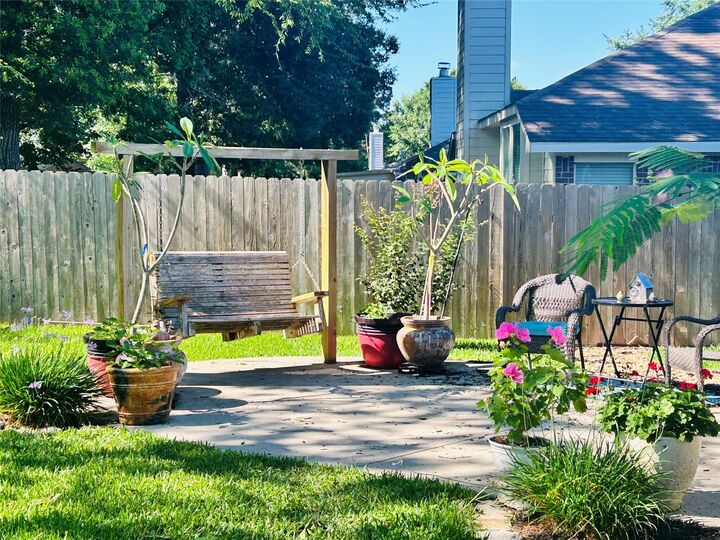 Property Photo: 242 Sunset Path N TX 77316