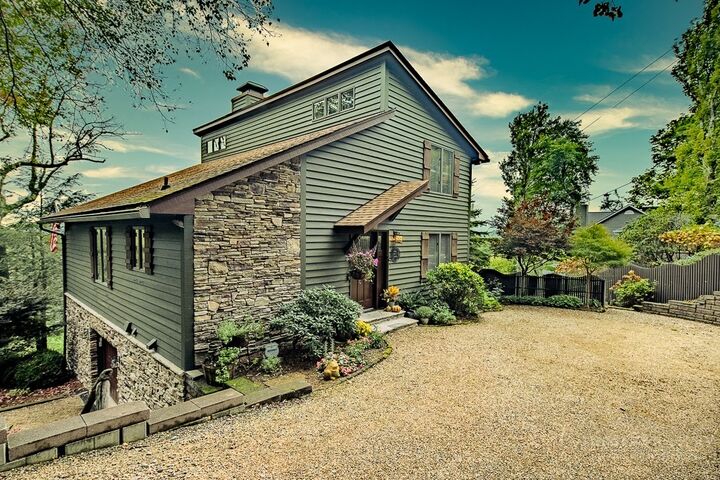 Property Photo:  594 Green Hill Woods  NC 28605 