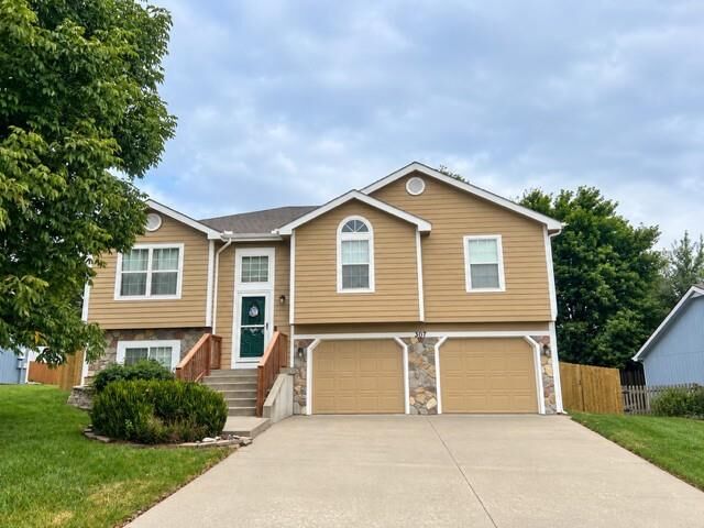 Property Photo: 307 Leander Street KS 66025