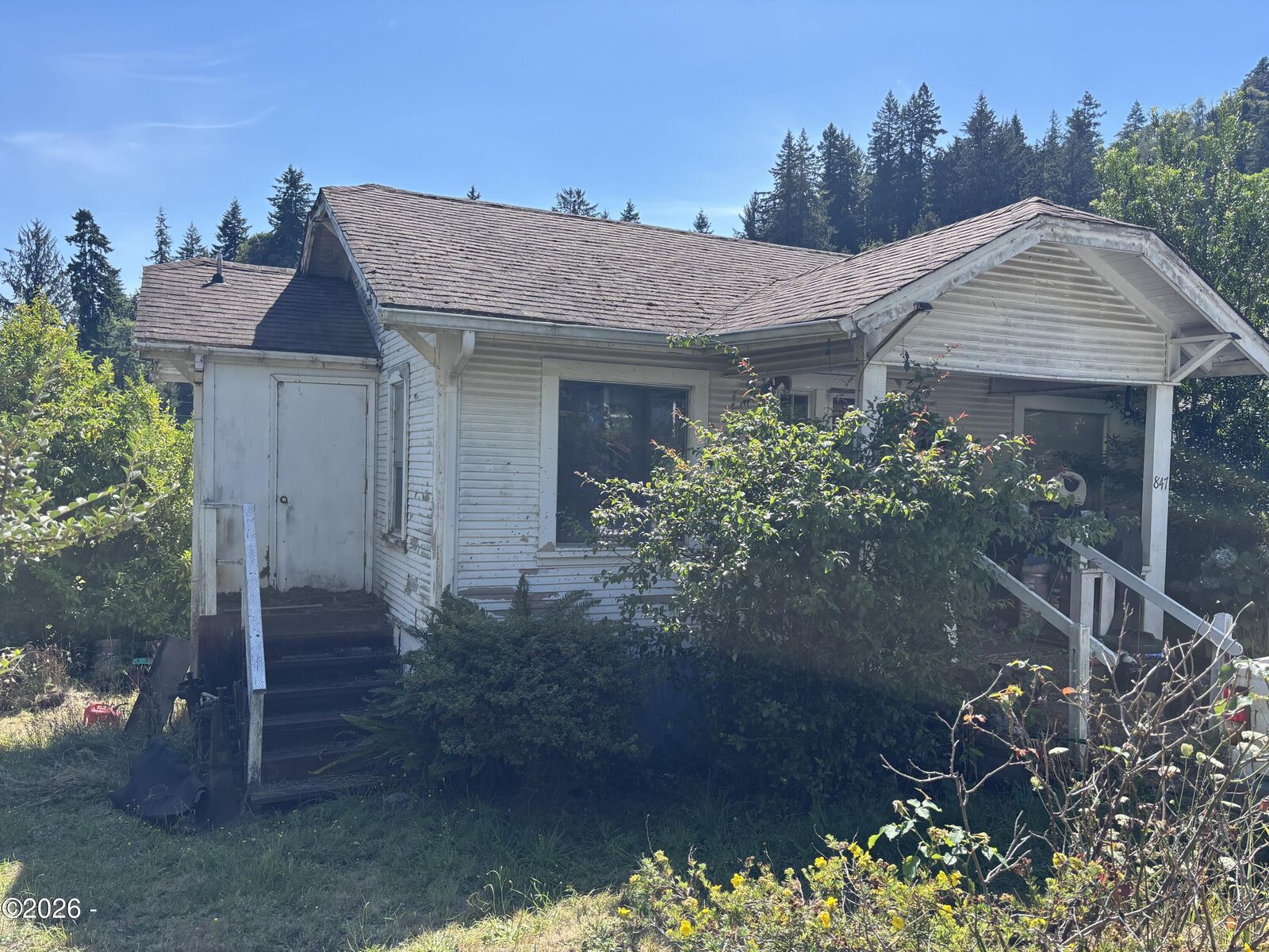Property Photo: 847 NW 5th Street OR 97391