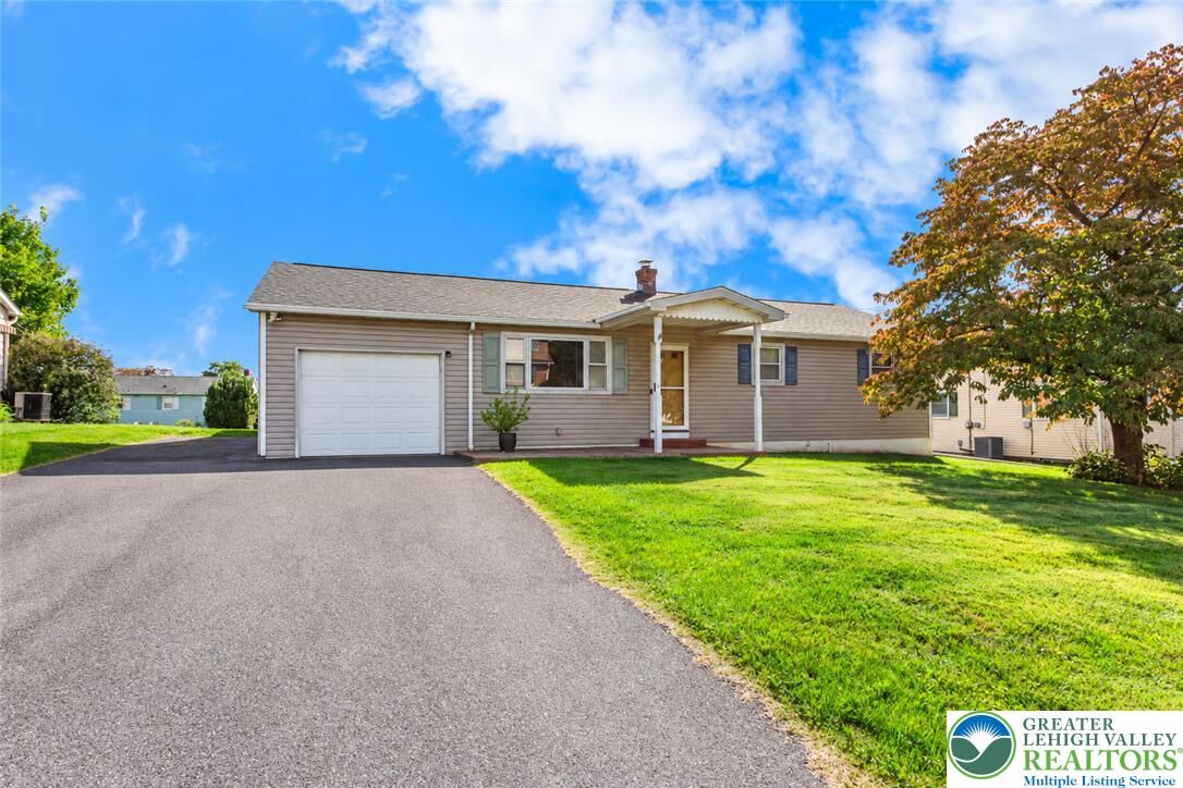 Property Photo:  62 N Broad  PA 18064 