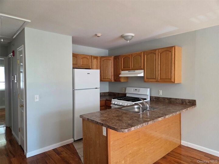 Property Photo:  12 Pavilion Road 5  NY 10901 