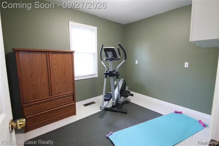 Property Photo: 3913 Donley Unit #2 Avenue MI 48309 4136