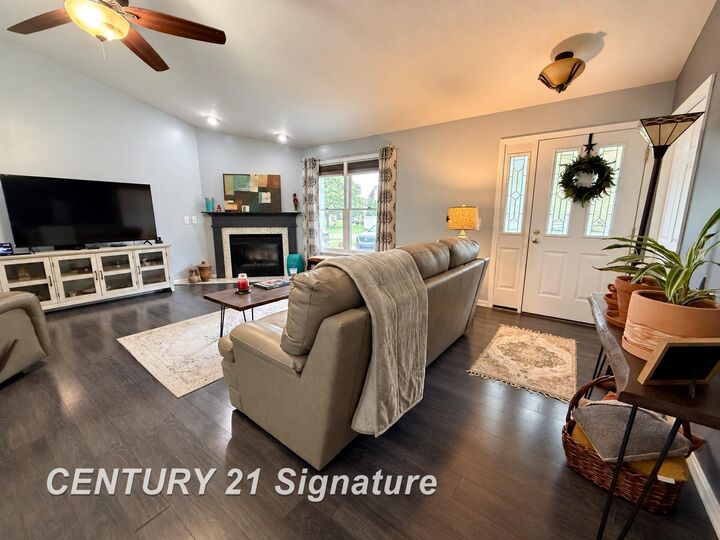 Property Photo:  4105 W Island Drive  MI 48603 