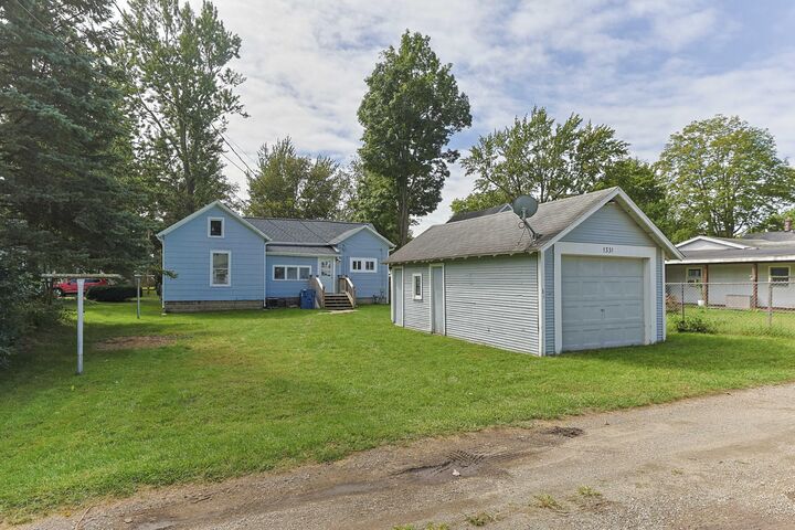 Property Photo: 1331 Hickory Street MI 49120